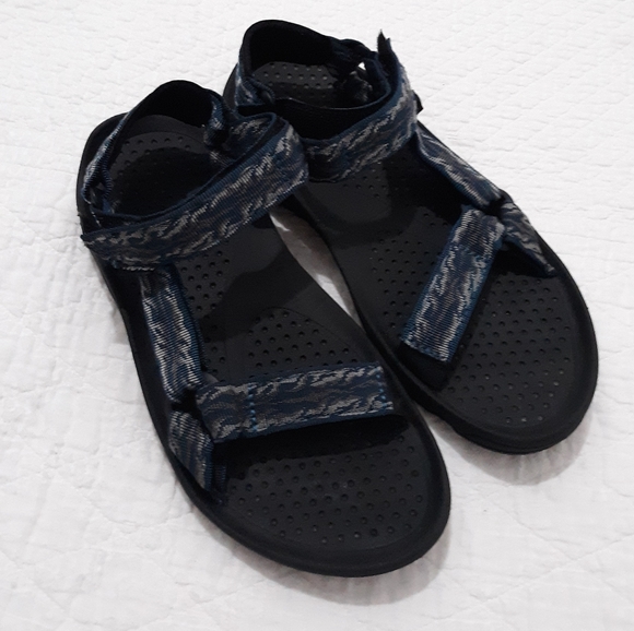 teva sandals size 7